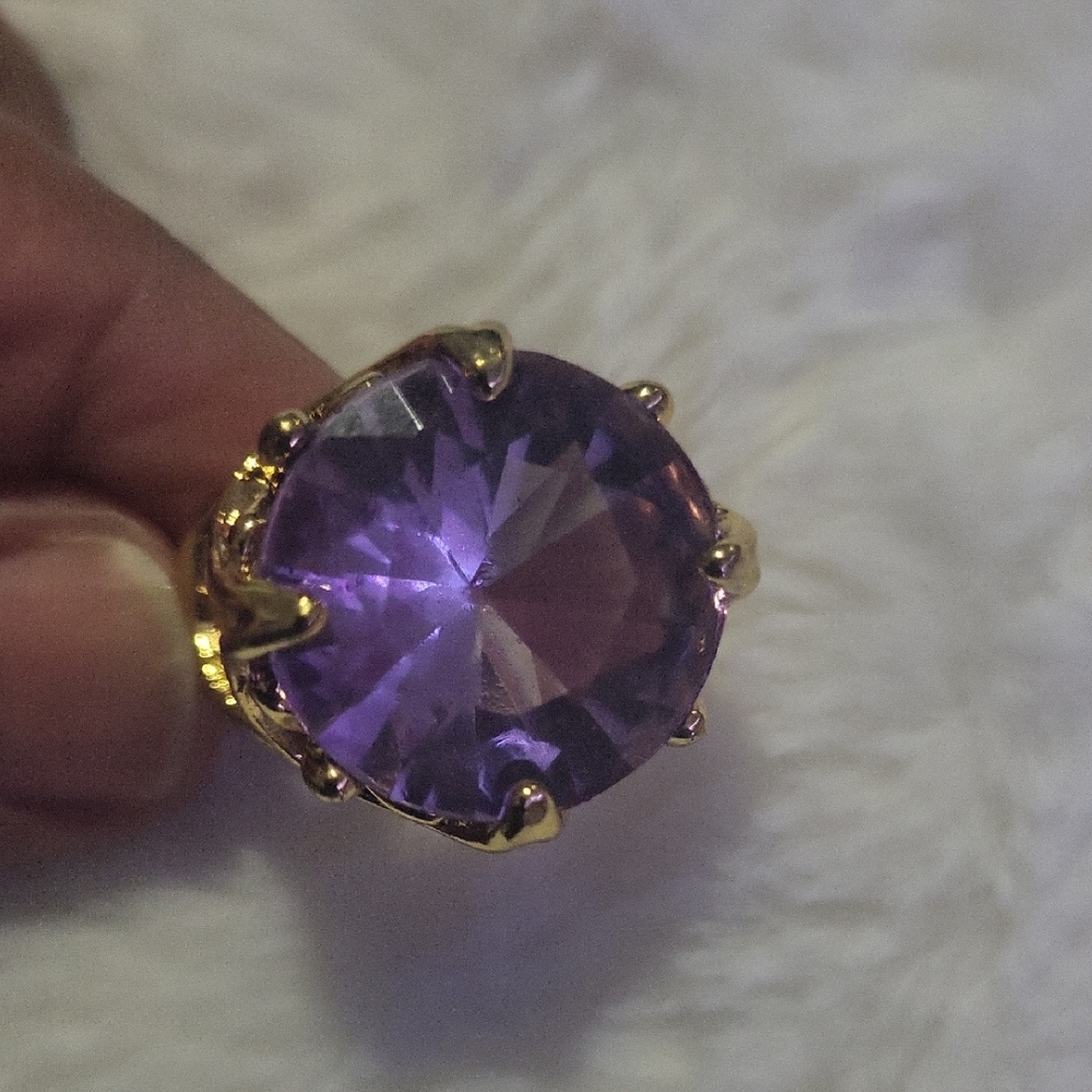 Elegant Gold and Purple Ring - Picture 4 of 7